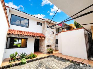 Casa de 3 habitaciones, Naucalpan de Juárez · Casa con Jardín Privado y Seguridad 24/7 en Cto Geografos, Cd Satélite, 3 Rec, 2.5 Baños, 2 Autos