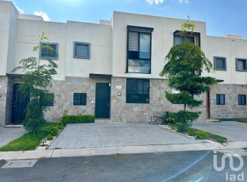 Casa · 90m² · 2 Recámaras · 2 Estacionamientos · Casa Amueblada en Renta Dentro de Coto Villaterra