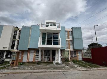 Casa · 219m² · 3 Recámaras · 1 Estacionamiento · A La Venta Casa Amplia en Los Héroes de Puebla, Excelente Ubicación y Gran Plusvalía.