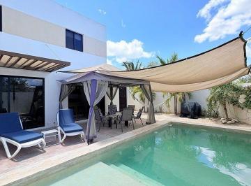 Casa en condominio · 137m² · 3 Recámaras · 2 Estacionamientos · Venta Casa de 3 Recamaras Alberca y Amplio Patio en Privada Puerto Lindo con Amenidades Chelem