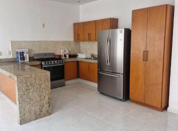 Casa de 3 habitaciones, Cancún · Casa en Renta en Smza.11 (A Una Cuadra de Hotel Ibiz y Plaza Américas) Zona Residencial.