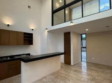 Casa en condominio · 162m² · 2 Recámaras · 2 Estacionamientos · Venta Townhouse de 2 Recamaras 2 Baños y Medio Alberca y Patio en Cholul Carca de Universidad Modelo