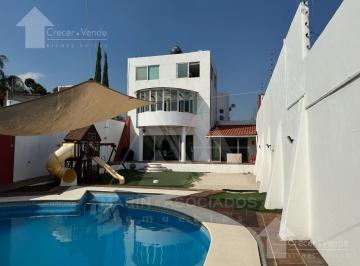 Casa · 307m² · 4 Recámaras · 3 Estacionamientos · Casa Sola en Venta Lomas de Atzingo, Zona Norte Cuernavaca Mor
