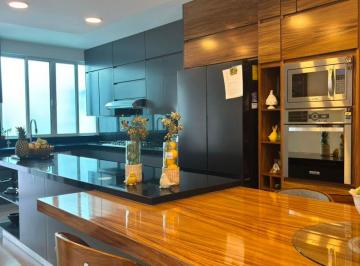 Casa de 4 habitaciones, León · Venta con Uso de Suelo Mixto Habitacional Unifamiliar, Habitacional Multifamiliar, y Comercial