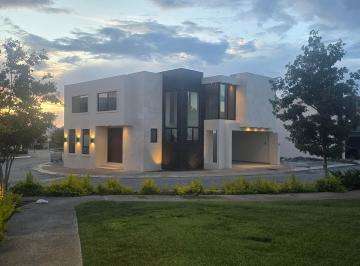 Casa de 4 habitaciones, Saltillo · Casa en Venta en Monte Sabino, Saltillo