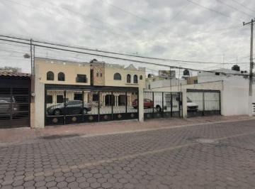 Casa de 3 habitaciones, Zapopan · Casa en Venta en Atemajac a Unos m de La Estación del Tren Ligero Federalismo y Dermatologico