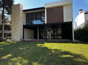 Casa · 600m² · 6 Estacionamientos · Residencia en Venta en Club de Golf San Gil