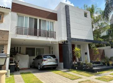 Casa de 4 habitaciones, Zapopan · Casa en Venta Valle Real