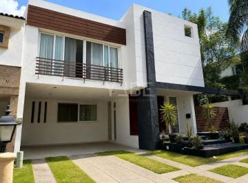 Casa de 4 habitaciones, Zapopan · Casa en Venta Valle Real