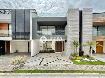Casa · 181m² · 5 Recámaras · 2 Estacionamientos · Casa en Venta en Parque Coahuila, Lomas de Angelopolis III