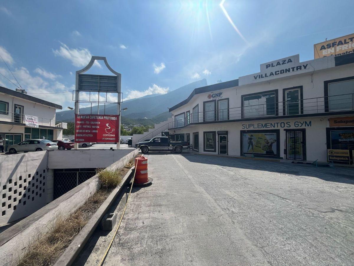 Commercial Space / Office for Rent on Ground Floor – Plaza Villa Country, Av. Revolución