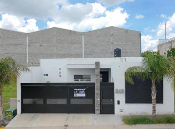 Casa · 200m² · 3 Estacionamientos · Casa en Venta en Cañada del Refugio León Guanajuato
