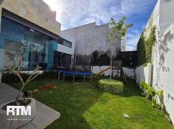 Casa · 580m² · 3 Recámaras · 4 Estacionamientos · Casa en Venta en Club de Golf La Loma