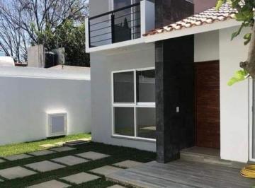 Casa · 165m² · 3 Recámaras · 2 Estacionamientos · Venta de Casa Al Norte de Cuernavaca Dentro de Fraccionamiento