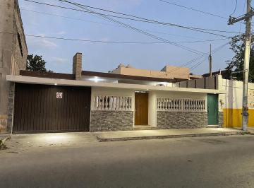 Casa · 1m² · 4 Recámaras · 2 Estacionamientos - Bienes raices Castillo · Casa de Una Plata Para Oficina o Negocio