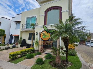 Casa en condominio de 3 habitaciones, Zapopan · Residencia en Venta en Los Almendros Residencial, Zapopan