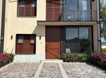Casa · 160m² · 3 Recámaras · 2 Estacionamientos · Casa - Fraccionamiento La Valenciana