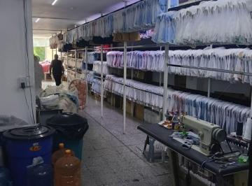 Bodega comercial de 1 habitación, Cuauhtémoc · Local/bodega/taller/oficinas en Venta