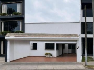 1db31c7281392ef38d35a87b38caaff21b7b9e640df743b374491c0e168659f1 · Casa en Renta con Uso de Suelo Comercial