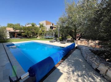6a25842356b053f7eb812bcf94edb13e324658d504029b46ff3121e1d146e0a0 · Casa en Venta de un Nivel en Jurica con Alberca y Bungalow Independiente.