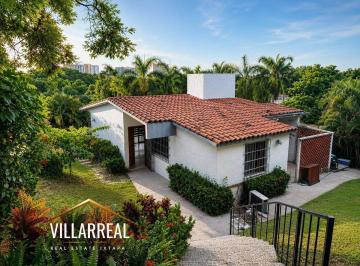 Casa de 6 habitaciones, Zihuatanejo de Azueta · Casa Residencial en Venta en Ixtapa Zihuatanejo