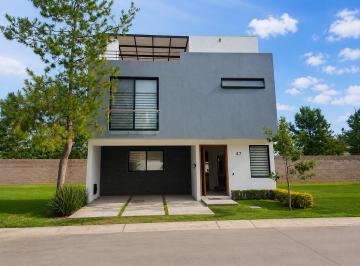 Casa en condominio de 3 habitaciones, Zapopan · Casa en Renta en Privanza Solares