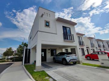 Casa de 3 habitaciones, El Marqués · Amplia Casa Amueblada en Zakia