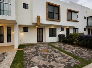 Casa en condominio de 3 habitaciones, El Marqués · Casa en Zibata Frente a Plaza Centro
