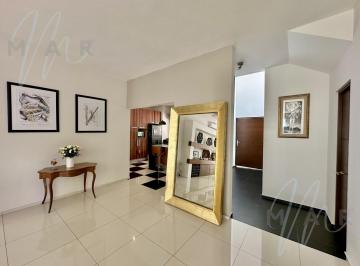 Casa · 352m² · 3 Recámaras · 2 Estacionamientos · Casa en Venta en Cancun, Cumbres en Esquina Frente a Jardín