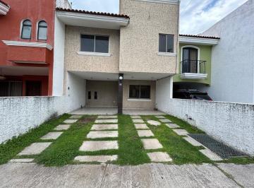 Casa · 194m² · 3 Recámaras · 2 Estacionamientos · Jardines Vallarta 3 Habitaciones 2 Niveles