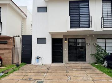Casa en condominio de 3 habitaciones, Tlajomulco de Zúñiga · Casa en Renta en Altara