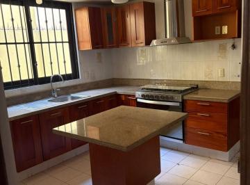 Casa · 269m² · 3 Recámaras · 2 Estacionamientos · Casa en Venta Colonia Petrolera