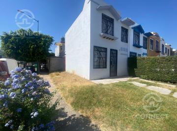Casa · 75m² · 2 Recámaras · 2 Estacionamientos · Casa en Renta Bosques de La Pradera Zona Sur León, Gto.