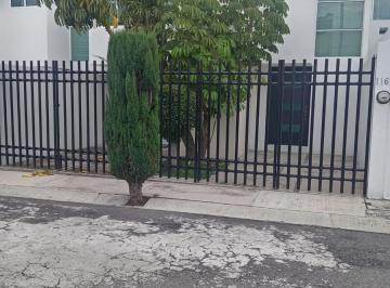 Casa · 186m² · 3 Recámaras · 2 Estacionamientos · Casa en Venta Totalmente Remodelada