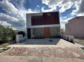 Casa de 4 habitaciones, Querétaro · Casa en Renta Altozano Querétaro 4 Recamaras Tm