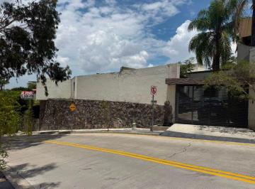 Casa de 3 habitaciones, Zapopan · Casa - Terreno en Venta en Colinas de San Javier en Zapopan, Jalisco