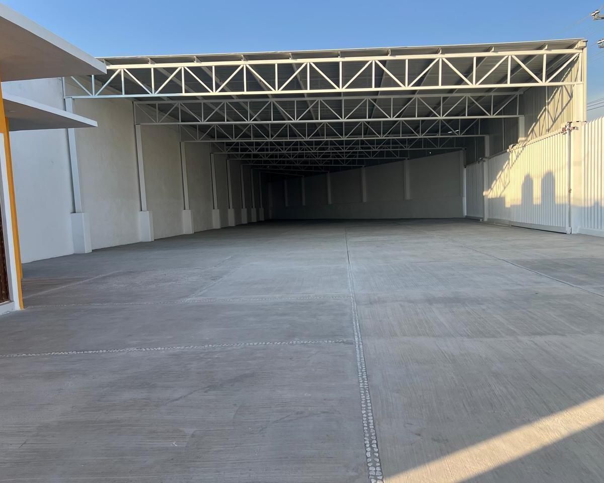 Libramiento Sur Poniente Commercial Building