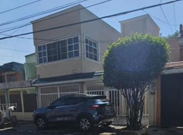 Casa · 191m² · 3 Recámaras · 2 Estacionamientos · Casa en Venta en Santa Cecilia, Coyoácan, Cdmx.