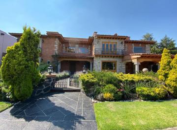 Casa · 700m² · 4 Recámaras · Residencia en Venta Paseo de Los Cedros