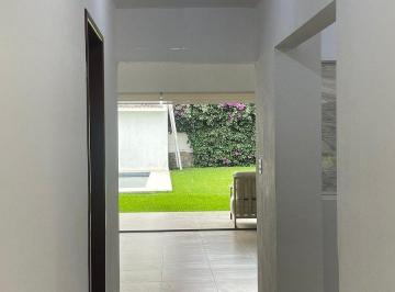 24d4087b6352ad3602c765613beb9b8bd419c7612827db2c2a1833526c15c7be · Casa de Una Planta con Jardín y Alberca | Lomas de Cocoyoc