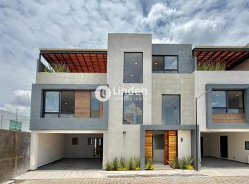 Casa · 330m² · 3 Recámaras · 2 Estacionamientos · Casa en Venta en Residencial Mulix 3418, Zona Santiago Momoxpan, Cholula