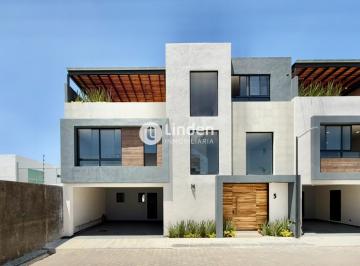 Casa · 330m² · 3 Recámaras · 2 Estacionamientos · Casa en Venta en Residencial Mulix 3418, Zona Santiago Momoxpan, Cholula