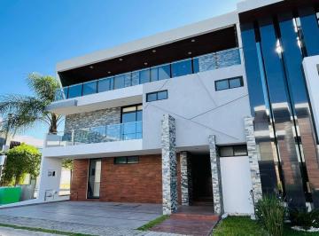 Casa · 4 Recámaras · 5 Estacionamientos · Exclusiva Residencia Parque Guanajuato Lomas de Angelopolis