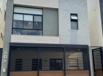 1 · Casa en Venta en Fraccionamiento Privado en Cumbres García. Estrénala.