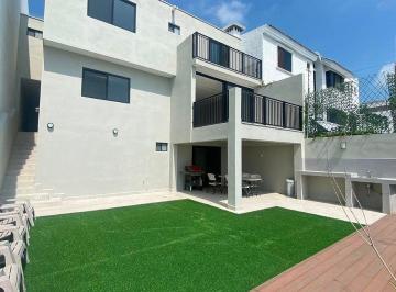 Casa de 3 habitaciones, Monterrey · Casa en Venta en Cumbres 4o Sector Remodelada