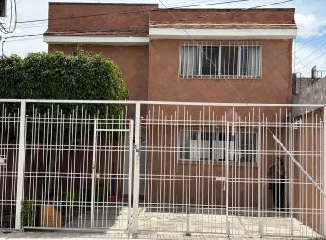 Casa · 214m² · 3 Recámaras · 2 Estacionamientos · Venta de Casa en Calesa Queretaro