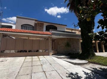 Casa de 3 habitaciones, Querétaro · Casa en Renta en Arboledas Querétaro