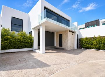 Casa de 3 habitaciones, León · Casa en Venta en Gran Jardin Casa Nueva