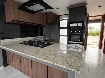 Casa · 138m² · 3 Recámaras · 2 Estacionamientos · Casa en Venta con Recamara en Planta Baja - Villahermosa