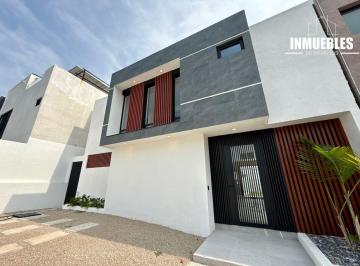 Casa · 229m² · 3 Recámaras · 2 Estacionamientos · Casa - Cuautla